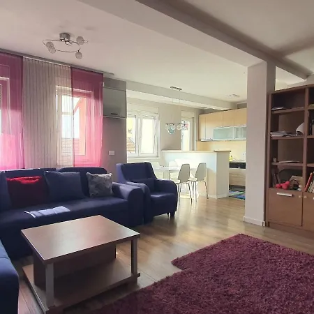 K18 Apartment, Spacious, In The Center, With Parking, 83 Sqm
